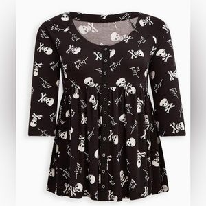 Betsey Johnson Snap Babydoll Skull Print Top. Torrid size 2 (women’s 2x)